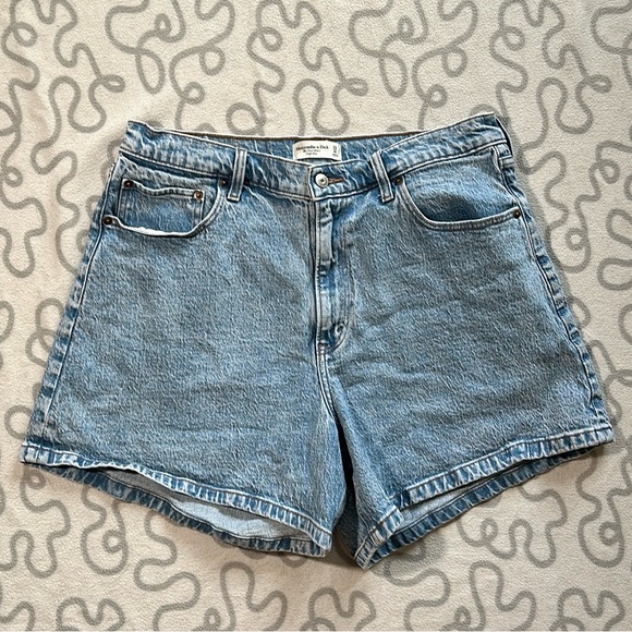 Abercrombie & Fitch Pants - Abercrombie & Fitch Dad High Rise Short